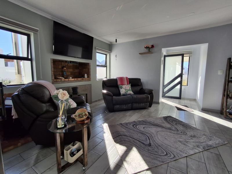 3 Bedroom Property for Sale in Golden Mile Western Cape